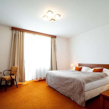 Golf Hotel Austerlitz Exterior foto