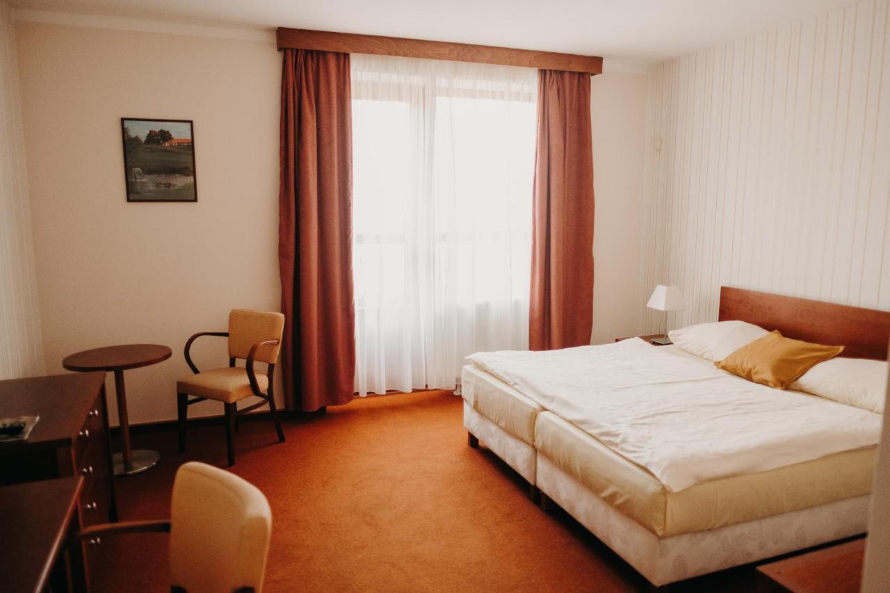 Golf Hotel Austerlitz Exterior foto