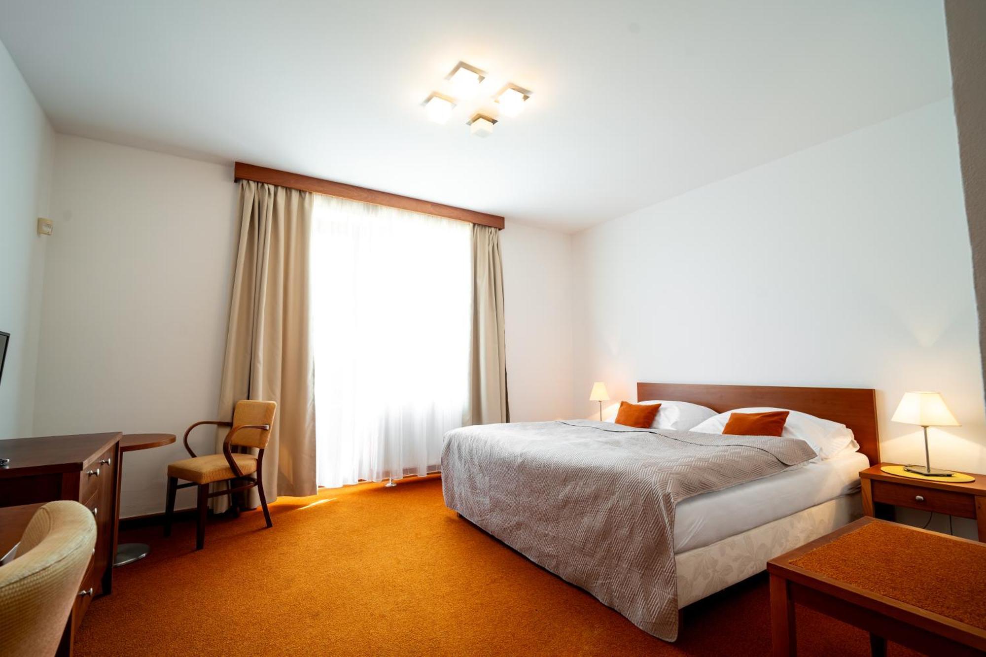 Golf Hotel Austerlitz Exterior foto